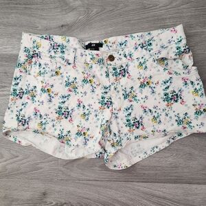 H&M White Denim Short Shorts Floral Size 12 Zip Up Comfort Summer Water Colors